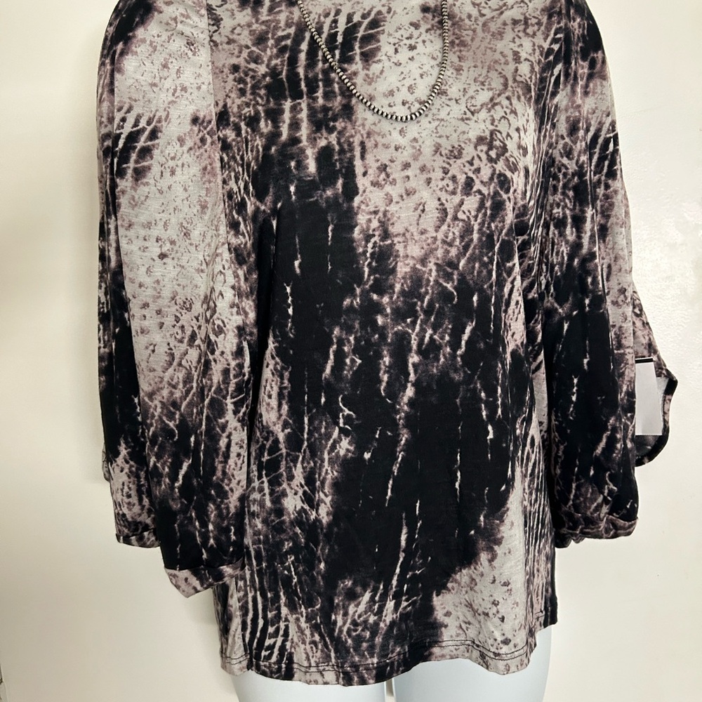 Bejewel Black and Cream Graphic Blouse Relaxed Fit
